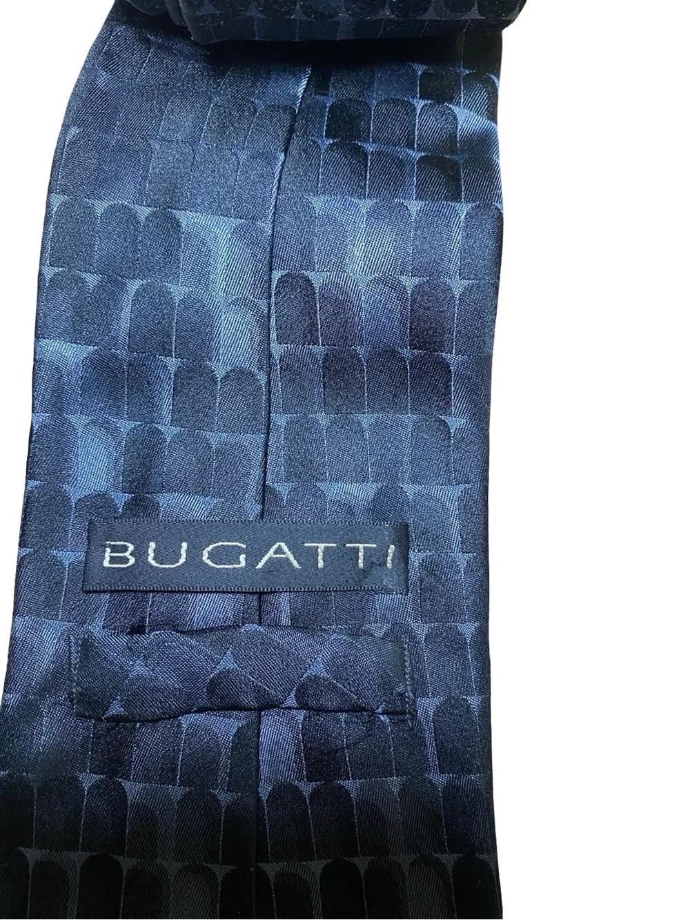 Bugatti Men’s Italian Silk Necktie Blue Geometric Arch Scale Pattern Vintage